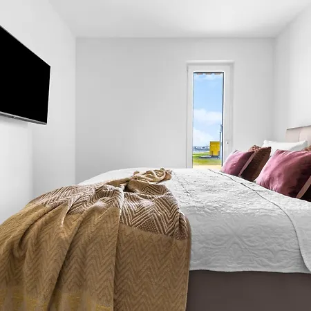 Admiralslounge- Eg, Infrarotsauna, Grosse Dusche, Terrasse, Blick Auf Hafenbecken *